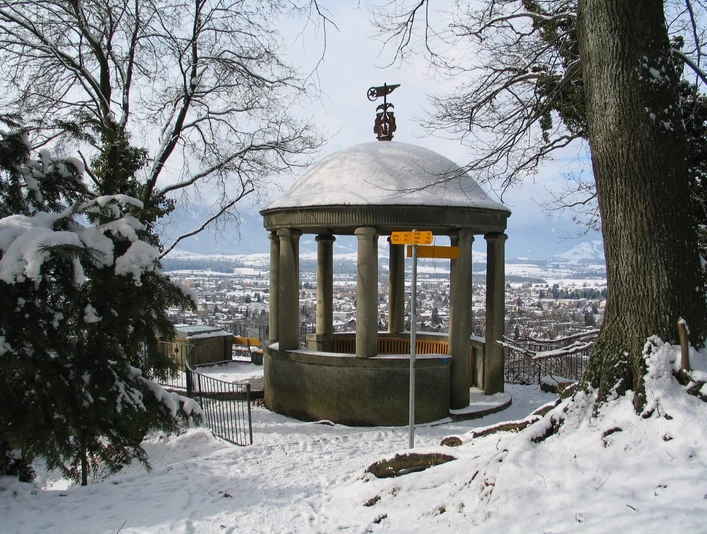 thun-jakobshuebeli-aussichtsplattform-winter-schnee