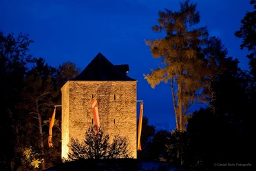gwatt-bei-thun-straettligburg-thun-beleuchtung-sommer-abend