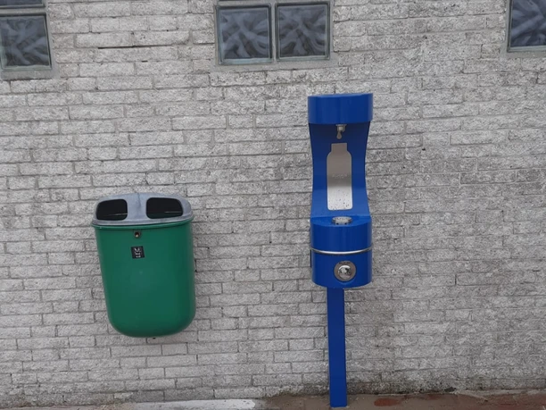 Trinkwassersäule am Strandabgang Strandstraße auf Juist.jpg Trinkwassersäule am Strandabgang Strandstraße auf Juist