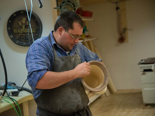 habkern-bernatone-alphornbau-bemalen