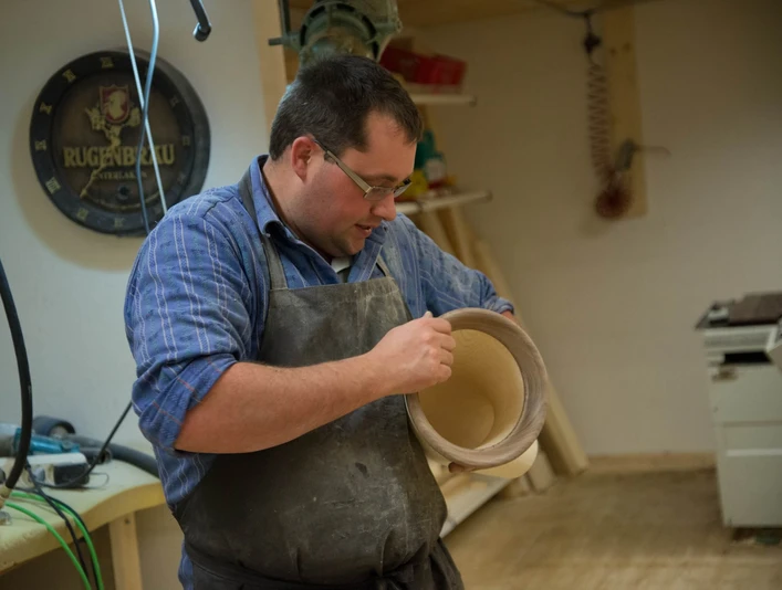 habkern-bernatone-alphornbau-bemalen