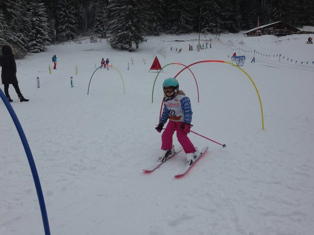 beatenberg-skischule-bogen-fahren-winter-kind