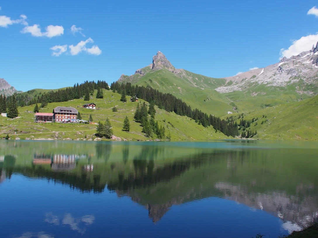 Berggasthaus Bannalpsee_Wolfenschiessen_Nidwalden Landschaft beim BannalpseeLandscape near Lake BannalpPaysage près du Bannalpsee