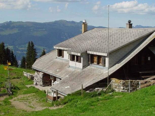 aeschi-alp-brunni-sommer-huette
