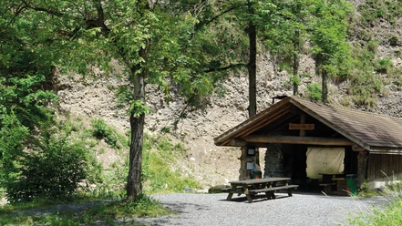 gunten-grillstelle-huette-riedli