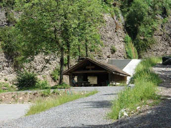 gunten-grillstelle-riedli-huette