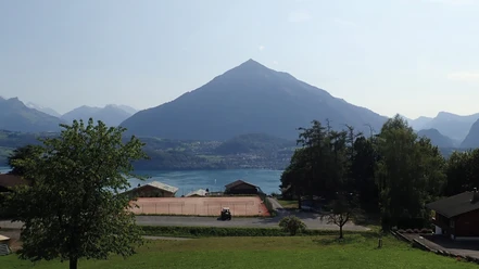 sigriswil-tennisplatz-sommer-aussicht