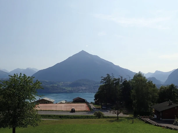 sigriswil-tennisplatz-sommer-aussenansicht