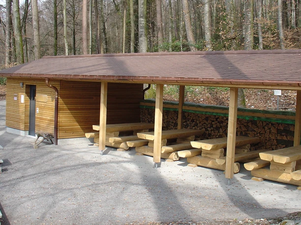 merligen-picknickplatz-opeten-unterstand-fruehling