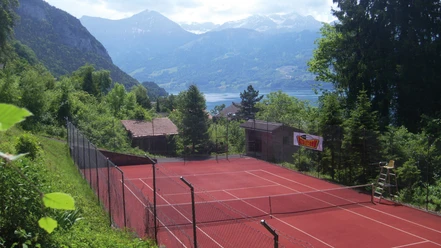 merligen-tennisplatz-sommer