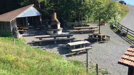 schwanden-grillplatz-stampf-sommer-oben