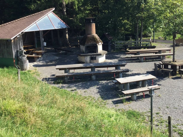 schwanden-grillplatz-stampf-sommer-oben