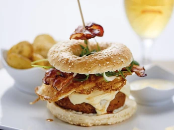 thun-bowling-seepark-thetimeless-burger