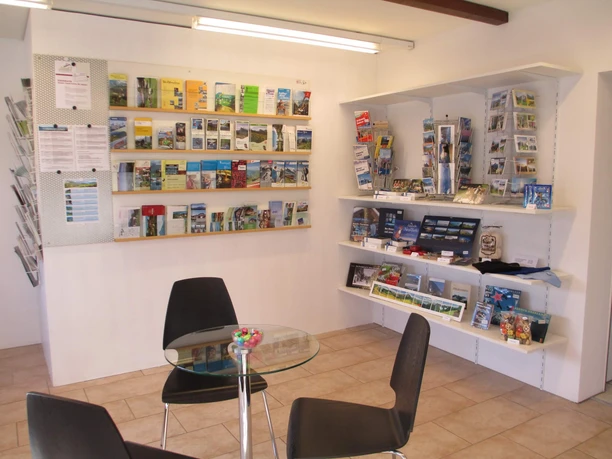 aeschi-tourismusbuero-innenbereich