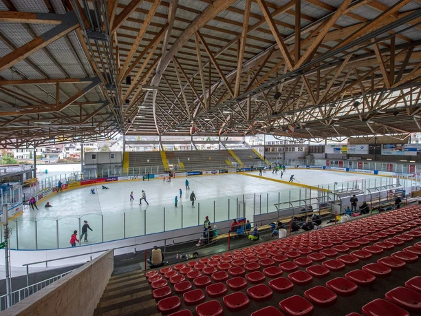 thun-kunsteisbahn-eislaufen-winter-winteraktivitaet