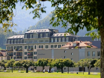 interlaken-kunsthaus-sommer-aussenansicht-hoeheweg-hoehematte-museen