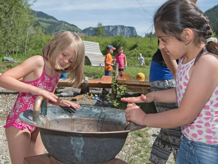 Vielfältiges Spielvergnügen auf dem Wasserspielplatz