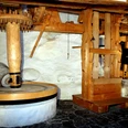 wilderswil-alte-muehle-raederwerk-muehle-innenansicht