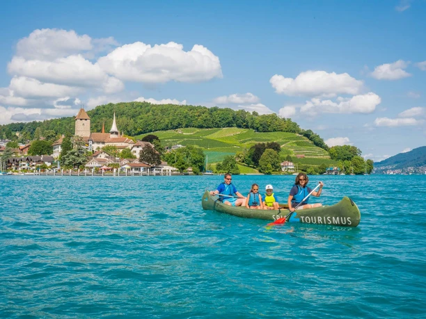 spiez-kanuweg-thunersee-familie-sommer-schloss-rebberg-wasseraktivitaeten