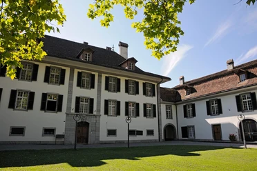 interlaken-schloss-innenhof