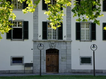 interlaken-schloss-eingang