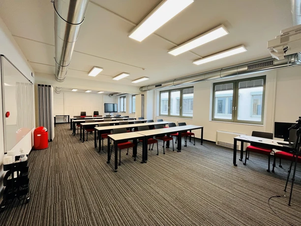 Tagungsraum Ullswater in der Eventlocation Lancaster University | Leipzig Convention Bureau Tagungsraum Ullswater mit parlamentarischer Bestuhlung in der Eventlocation Lancaster University – präsentiert vom Leipzig Convention Bureau