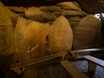 Grabkammer im Steinzeitgrab Denghoog