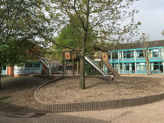 Spielplatz Grundschule