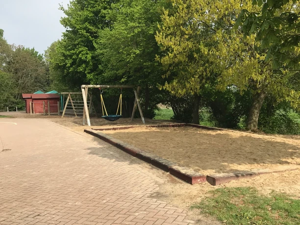 Spielplatz Grundschule