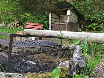 Large fireplace for plenty of grilled food