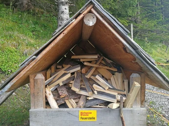 Ideal zu Fuss oder mit dem Trotti erreichbar