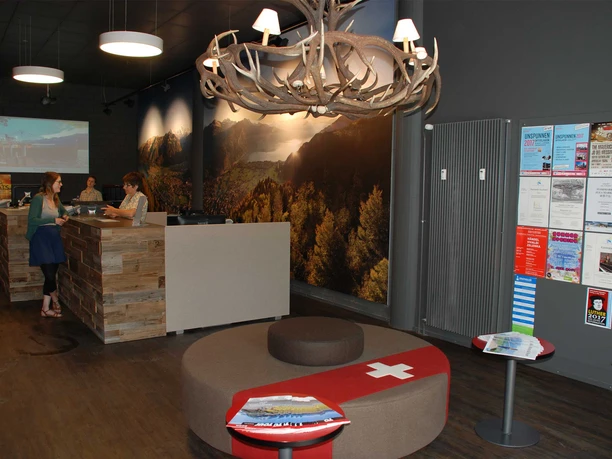 interlaken-tourismus-buero-schalter-gast
