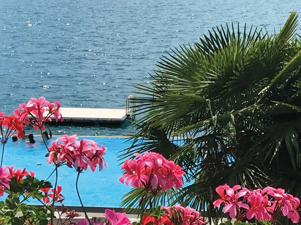 merligen-tourismus-seeterrasse-2