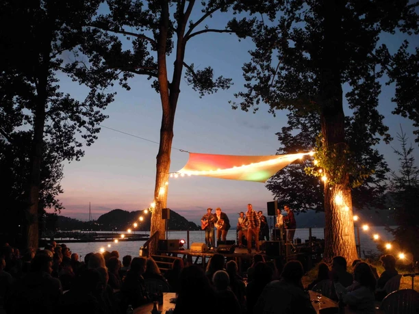 faulensee-sommer-blue-turtle-abend-konzert