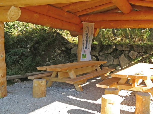 naturpark-diemtigtal-feuerstelle-schwingerweg-sitzplatz