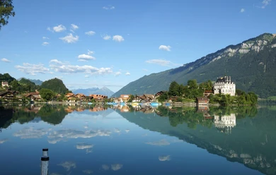 iseltwald-brienzersee-bucht-sommer