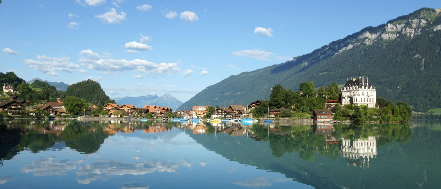 iseltwald-brienzersee-bucht-sommer