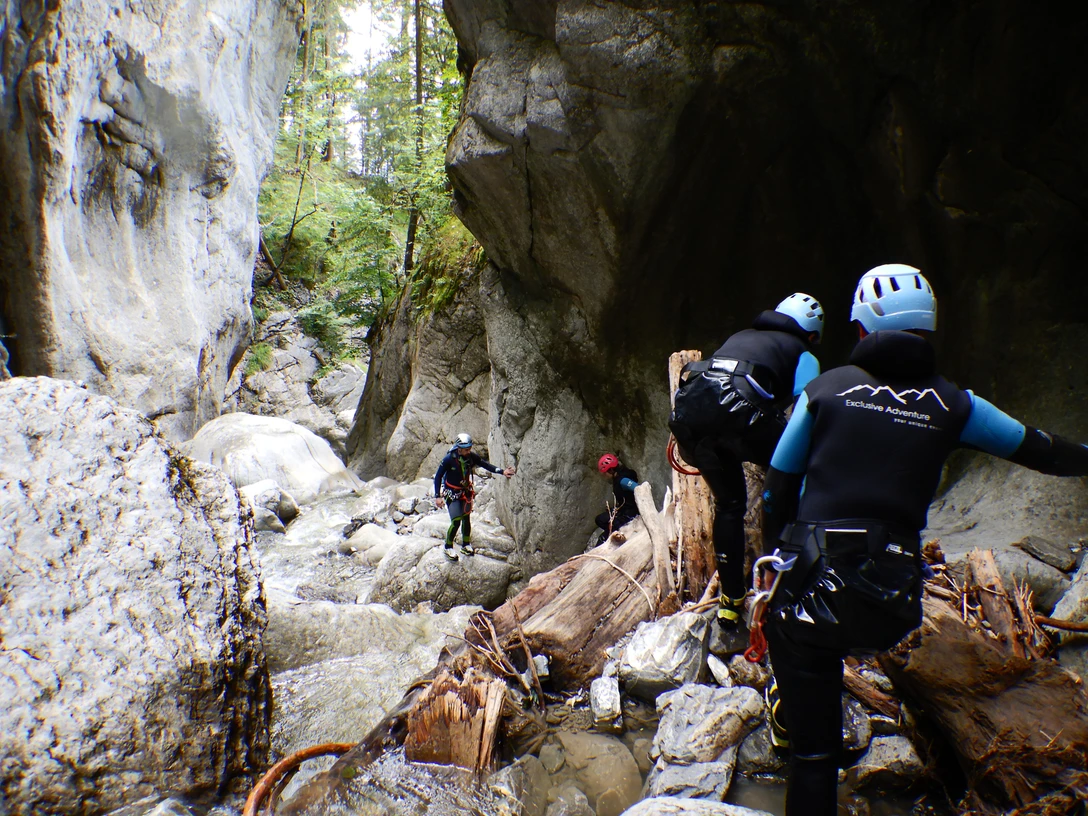 Canyoning with Outventure_Nidwalden Canyoning mit OutventureCanyoning with OutventureCanyoning avec Outventure