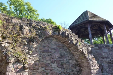 Stadtmauer mit Wehrgang