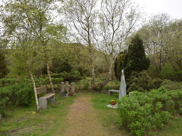 Trauerecke auf dem Lister Friedhof Die Trauerecke auf dem Lister Friedhof