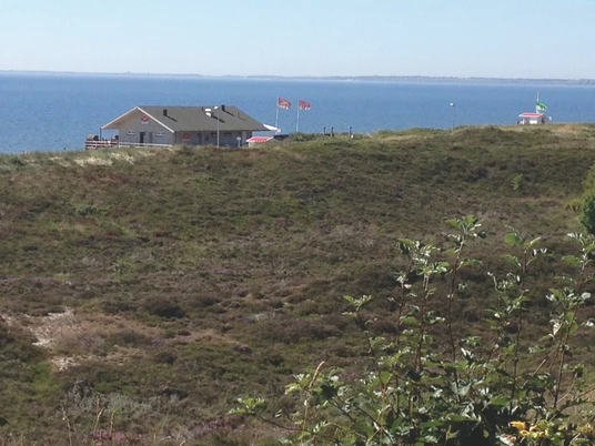 Blick vom Parkplatz aus auf den Oststrand