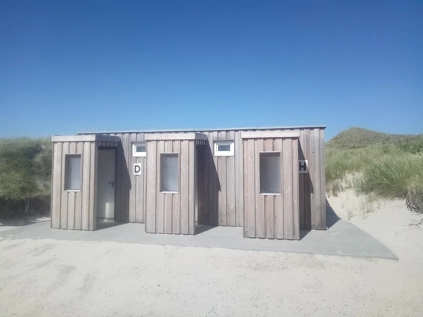 Toiletten am FKK Strand