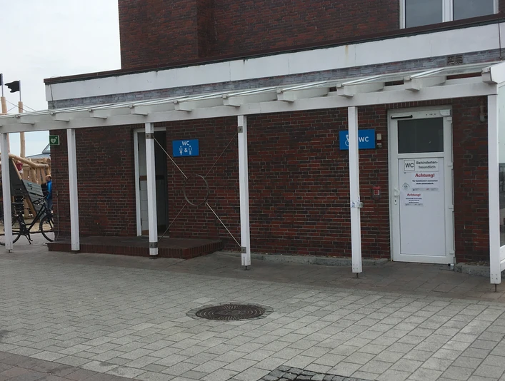Toiletten am Lister Hafen Öffentliche Toiletten am Lister Hafen inkl. Behinderten-WC