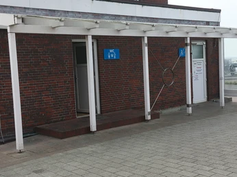 Toiletten am Lister Hafen Öffentliche Toiletten am Lister Hafen inkl. Behinterten-WC