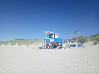 Rettungsschwimmerstand am FKK Strand