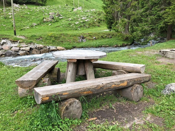 Table and benches for a cosy barbecue with the whole family