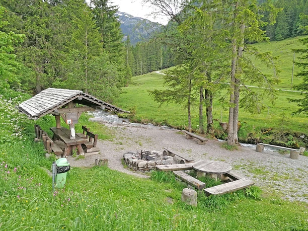 Foyer avec beaucoup de place pour toute la famille