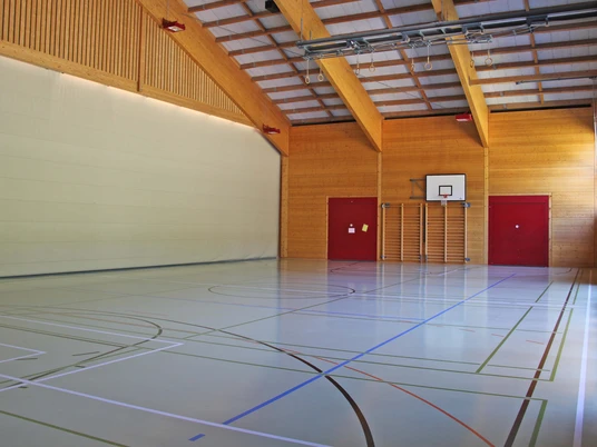Grosse Turnhalle in der Sporthalle Wiriehorn