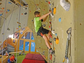 Generous climbing wall of the Wiriehorn sports hall