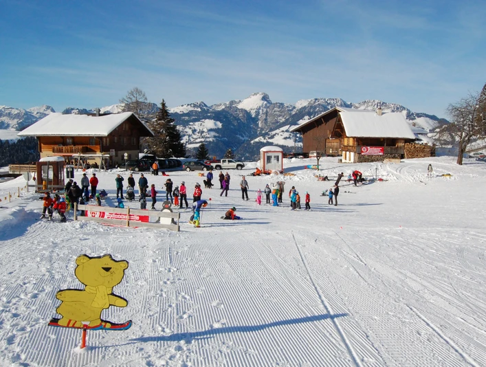 Meeting place for families in the snow paradise of Springenboden